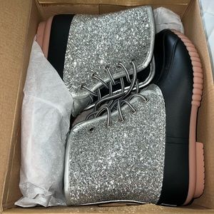 Never worn glitter duck boots. Size 8 but runs big. Could fit 8.5 or 9!
